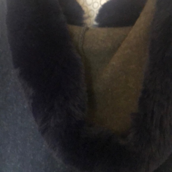 Blue/army green fur trimmed cape - Picture 5 of 6